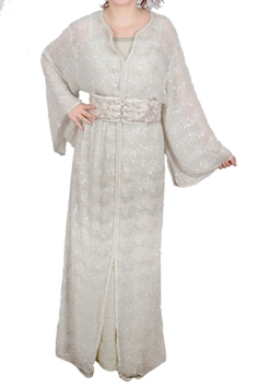 Caftan blanc avec paillettes